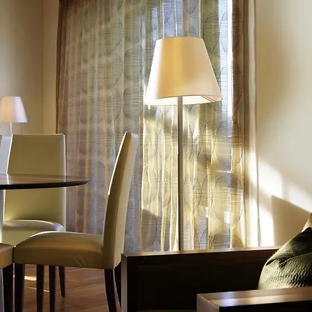 فندق ذا ريفر لي عضو في مجموعة دويل